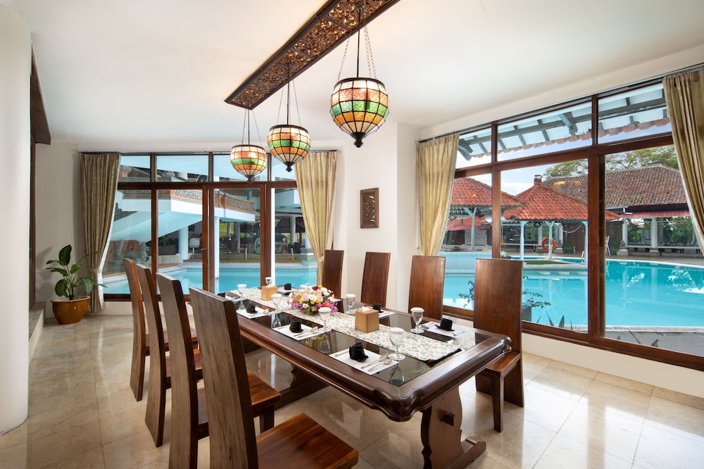 Royal Trawas Hotel & Cottages 42/55