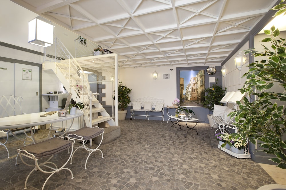 La Piazzetta Guest House 30/41