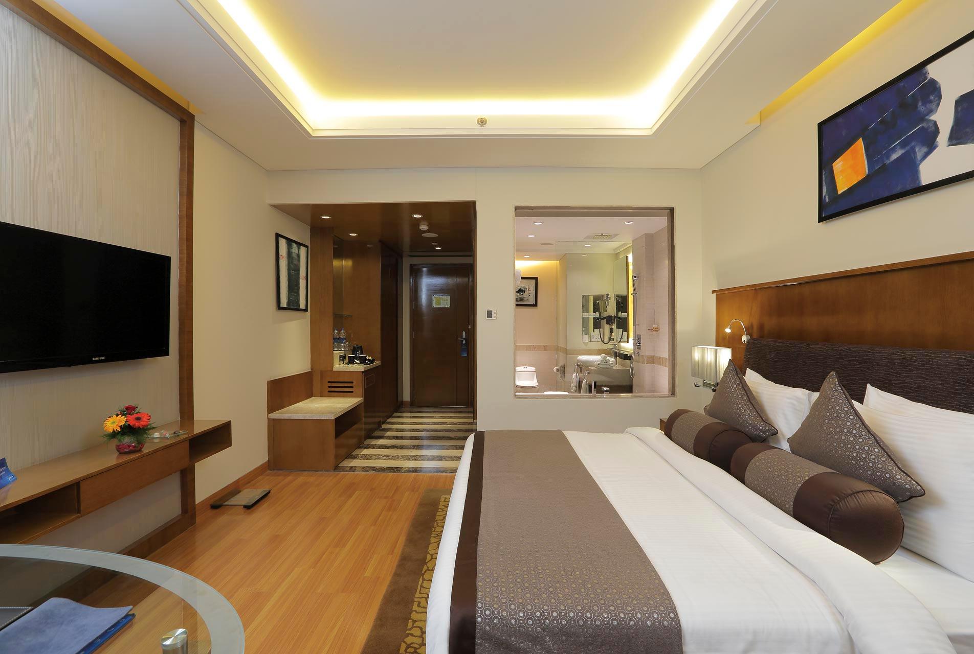 DELUXE, DOUBLE OR TWIN BED