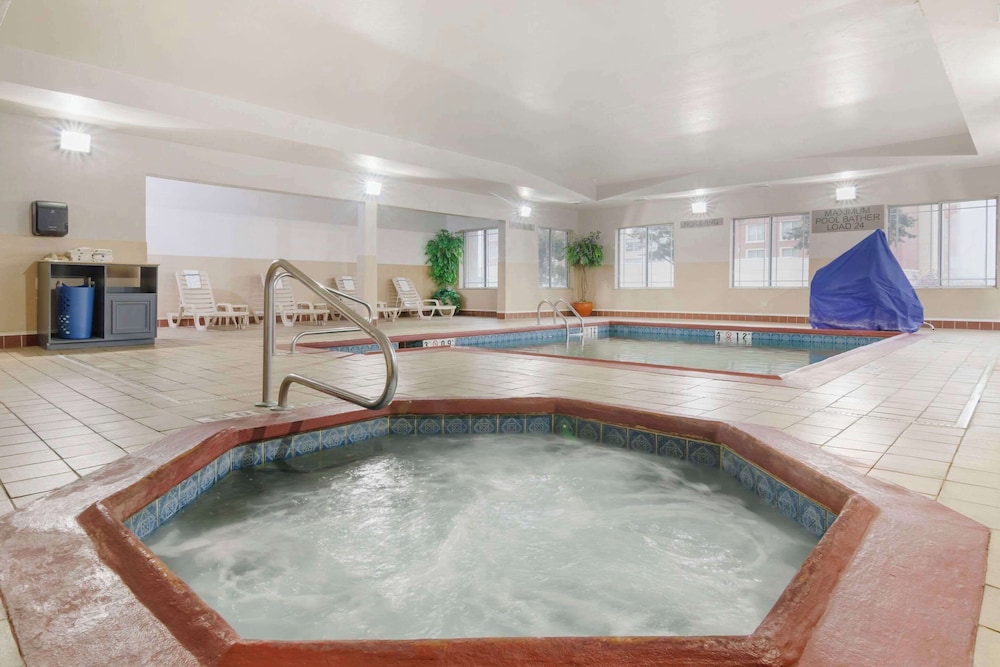 Country Inn & Suites by Radisson, Columbia, MO 17/40