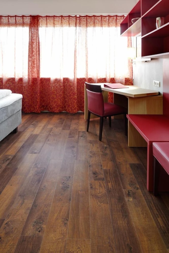 Bonnox Boardinghouse & Hotel 53/61