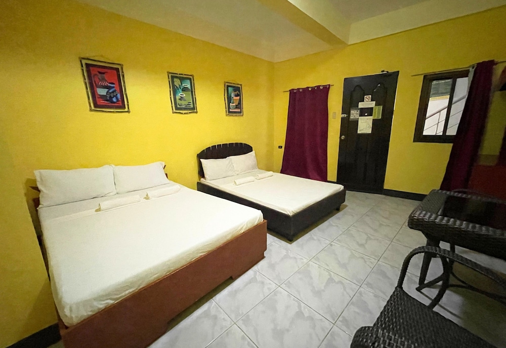 ROOM, QUADRUPLE
