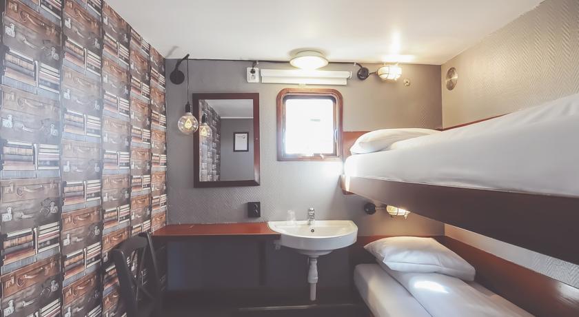 Classic, Cabin, Semi Double Bed, Water or Pier View, Shared Bathroom