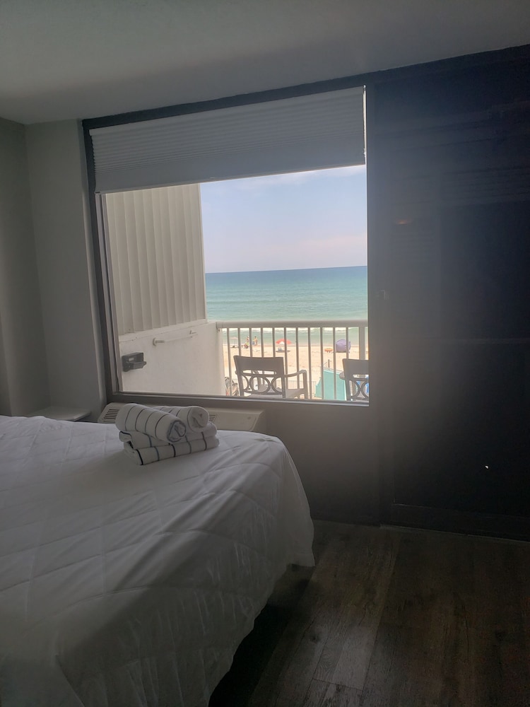 Studio, Queen Bed, Beach Front, Sofa, Balcony