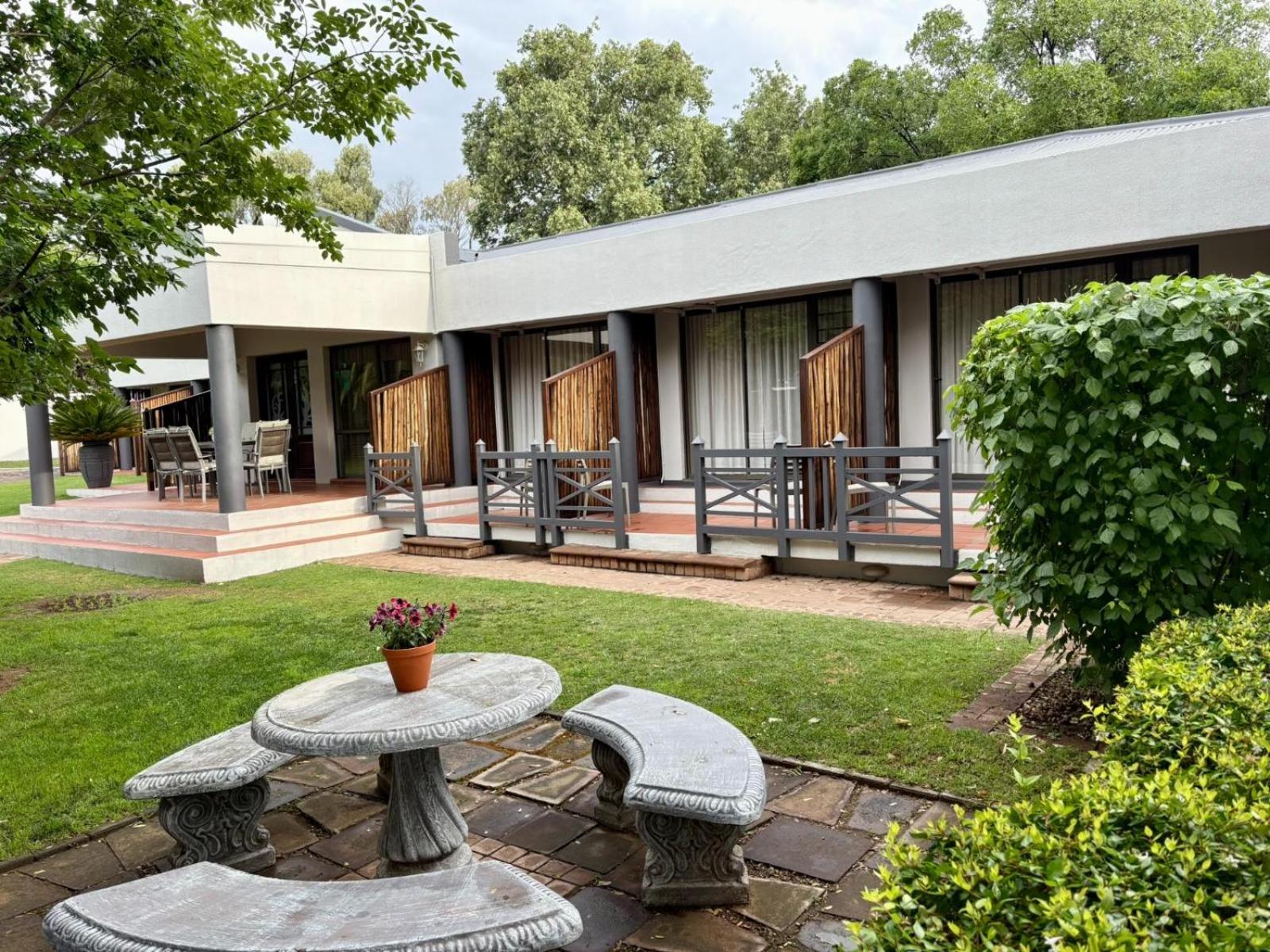 The Suburban 41/44