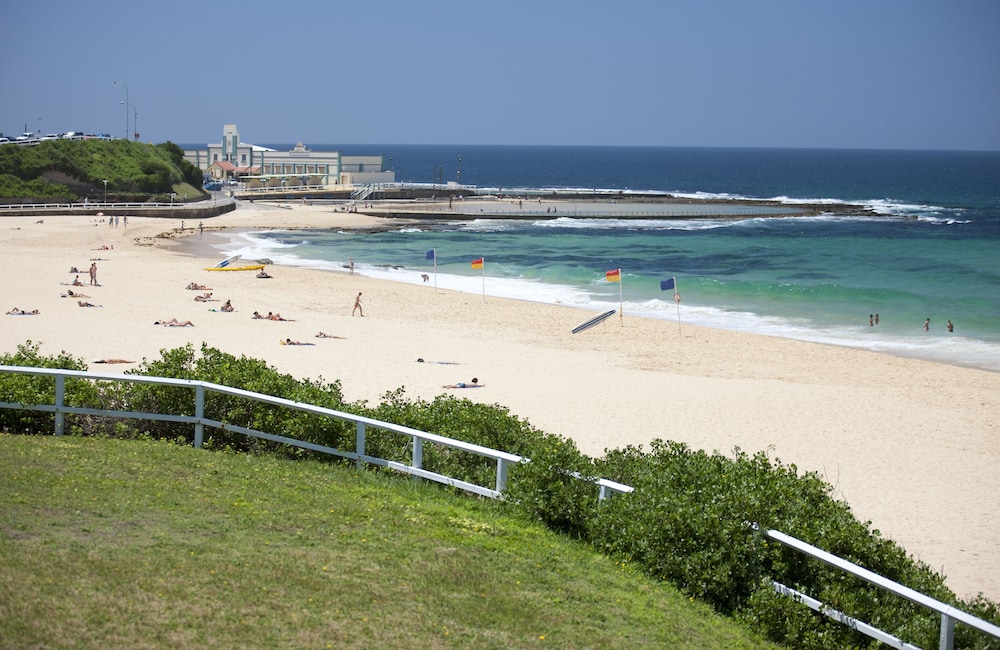 Novotel Newcastle Beach Hotel 69/73