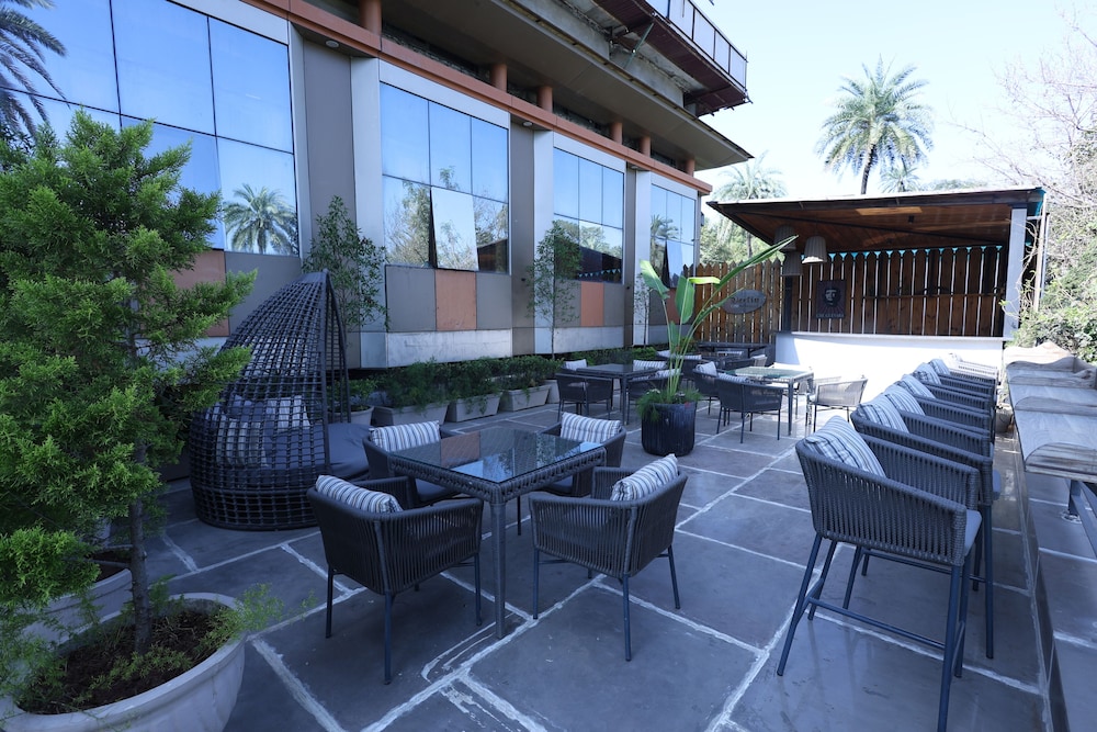 Hotel Rock Regency 38/55