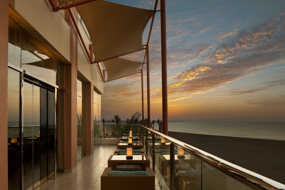 RADISSON BLU HOTEL, SOHAR 70/72
