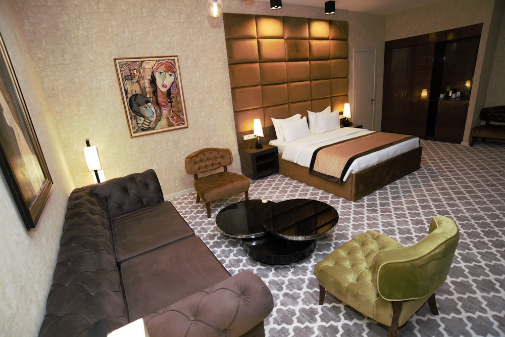 Gallery Art Hotel 11/41