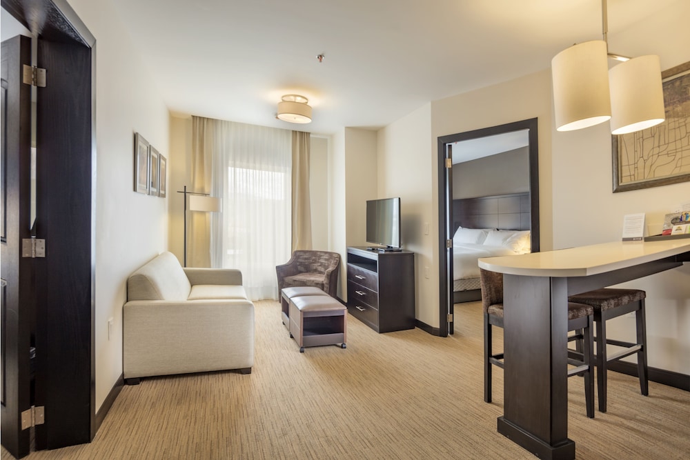 Staybridge Suites Silao 37/60