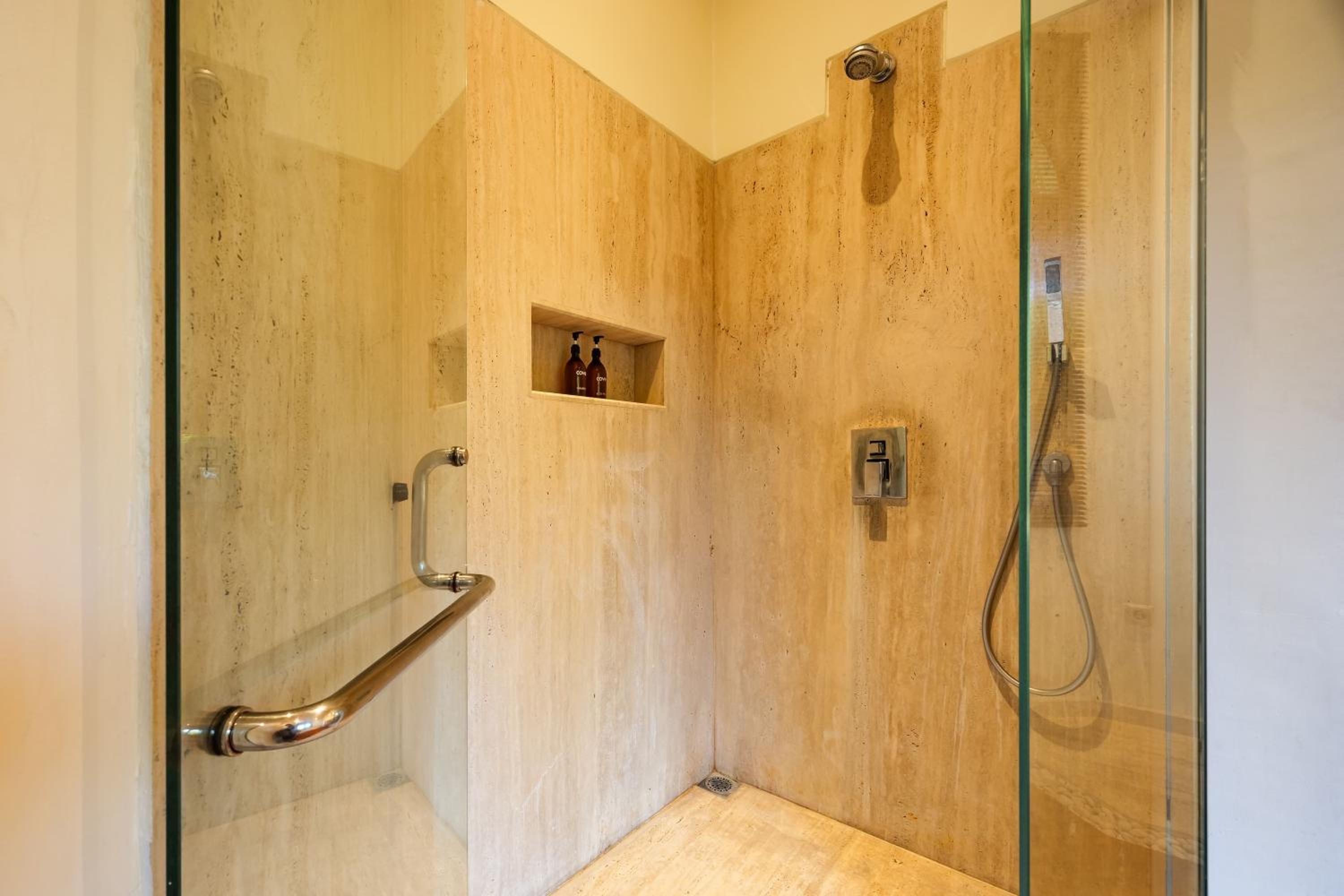 Urbanest Inn Villa 18/50