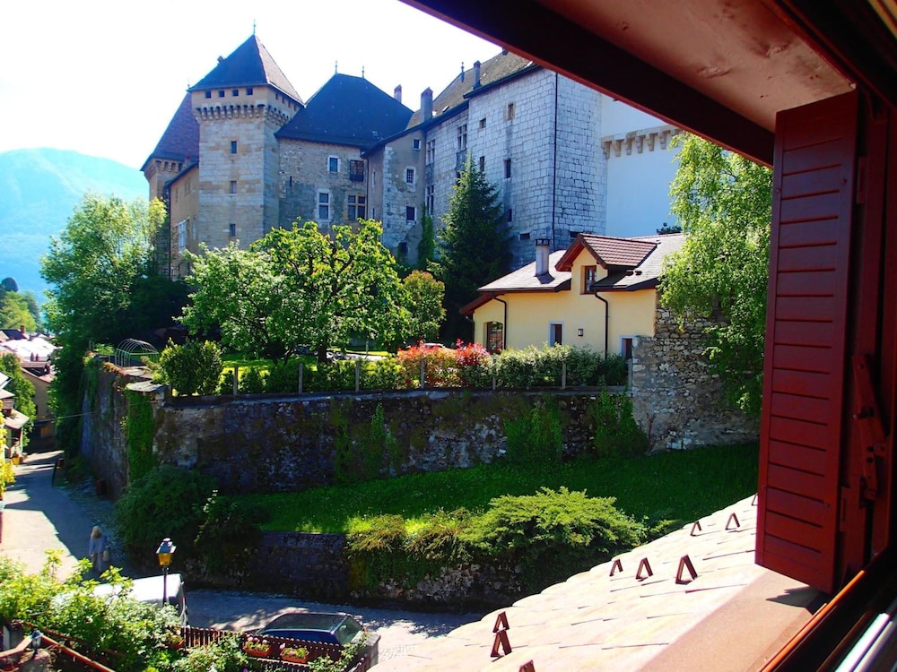 Hotel du Chateau Annecy 41/44