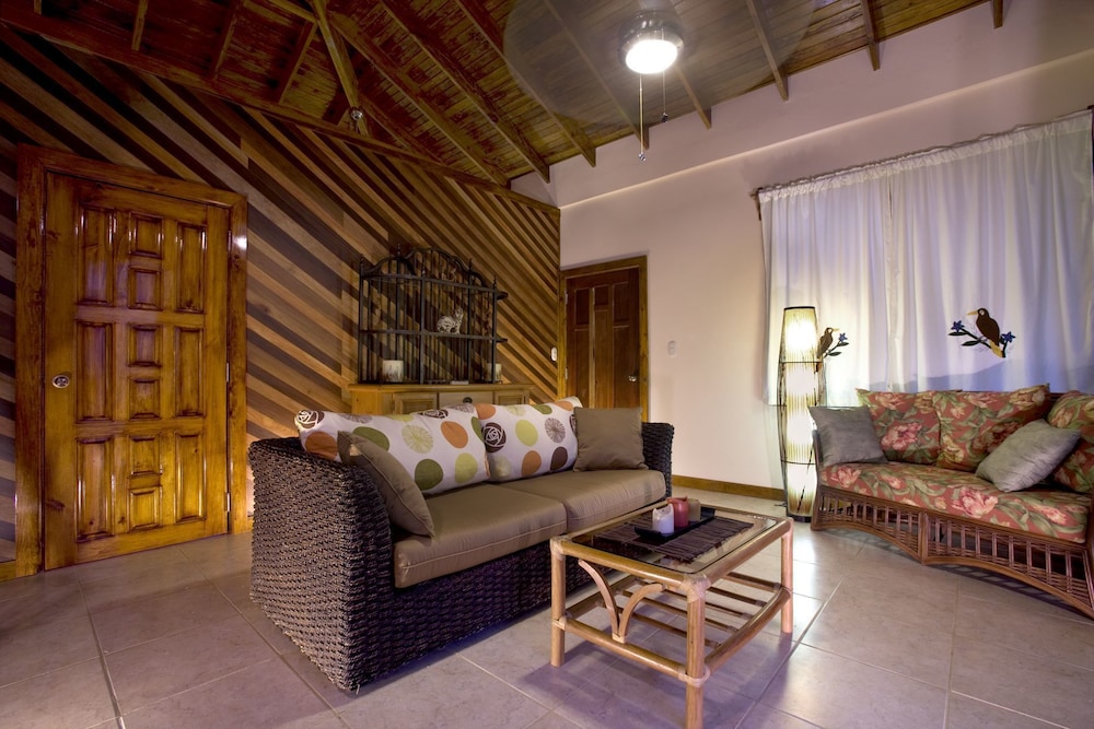 Villas Pico Bonito 40/66