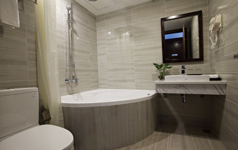 Inearth Hotel Hanoi (Ex. Poonsa Hanoi Hotel) 66/66