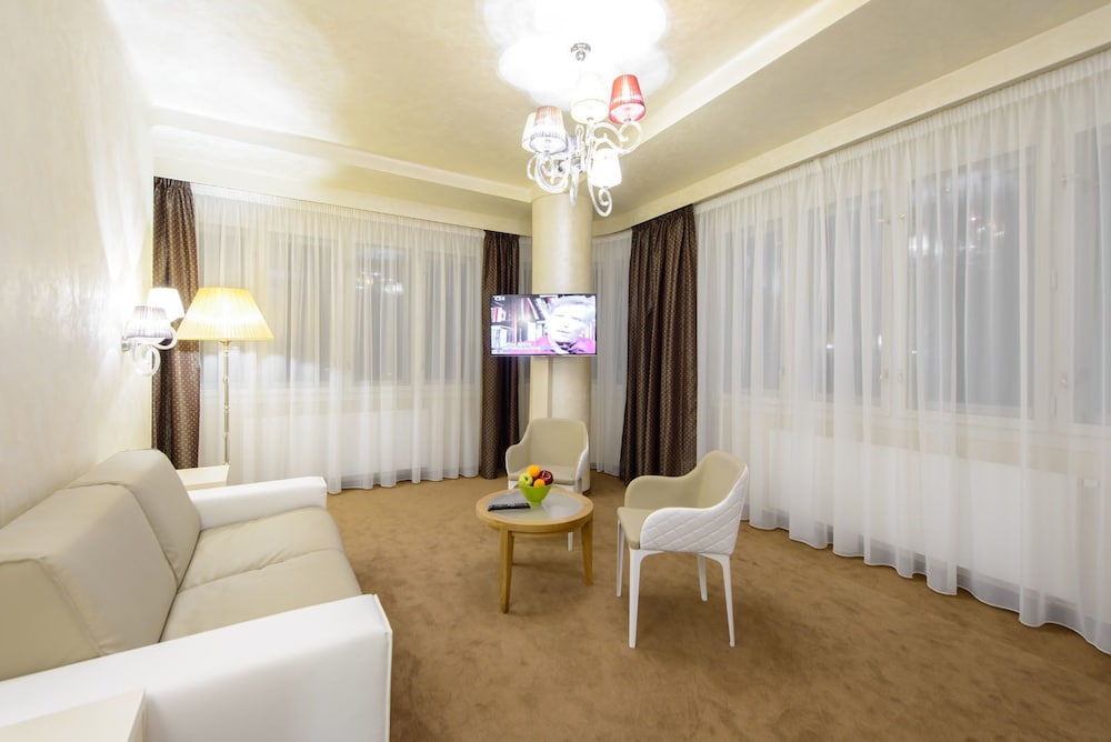 Myo Hotel Mysterius 28/37