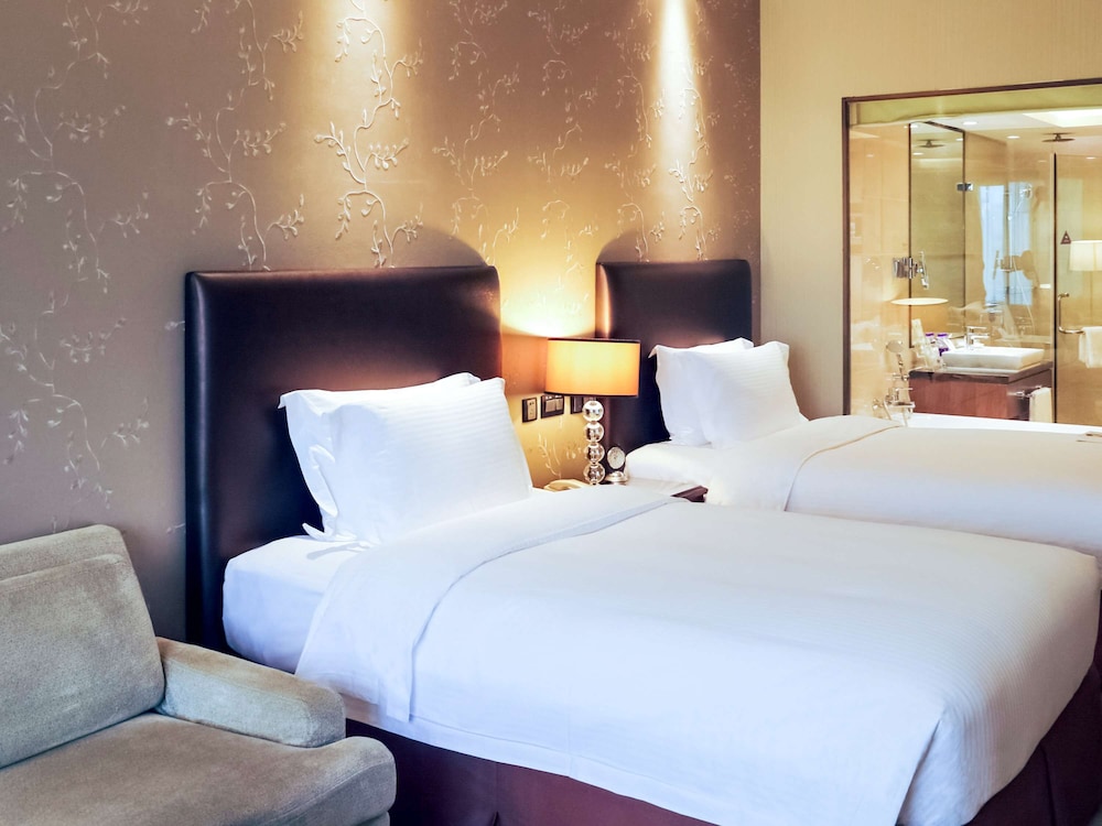 EXECUTIVE, TWIN BEDS