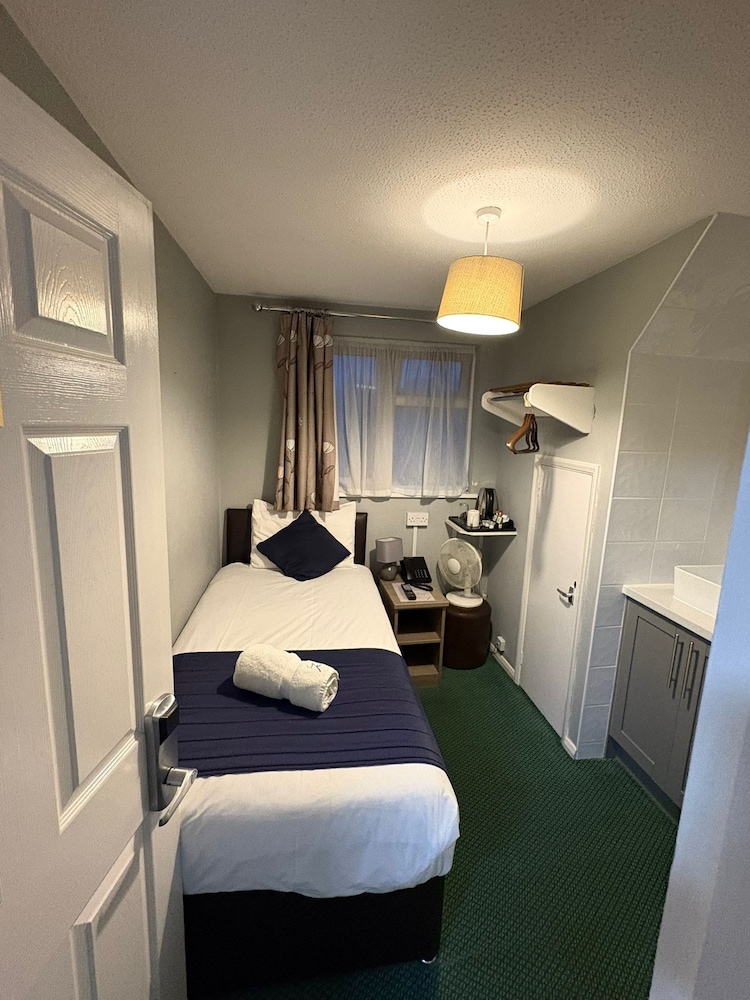 The Corner House Hotel Guest House 18/45