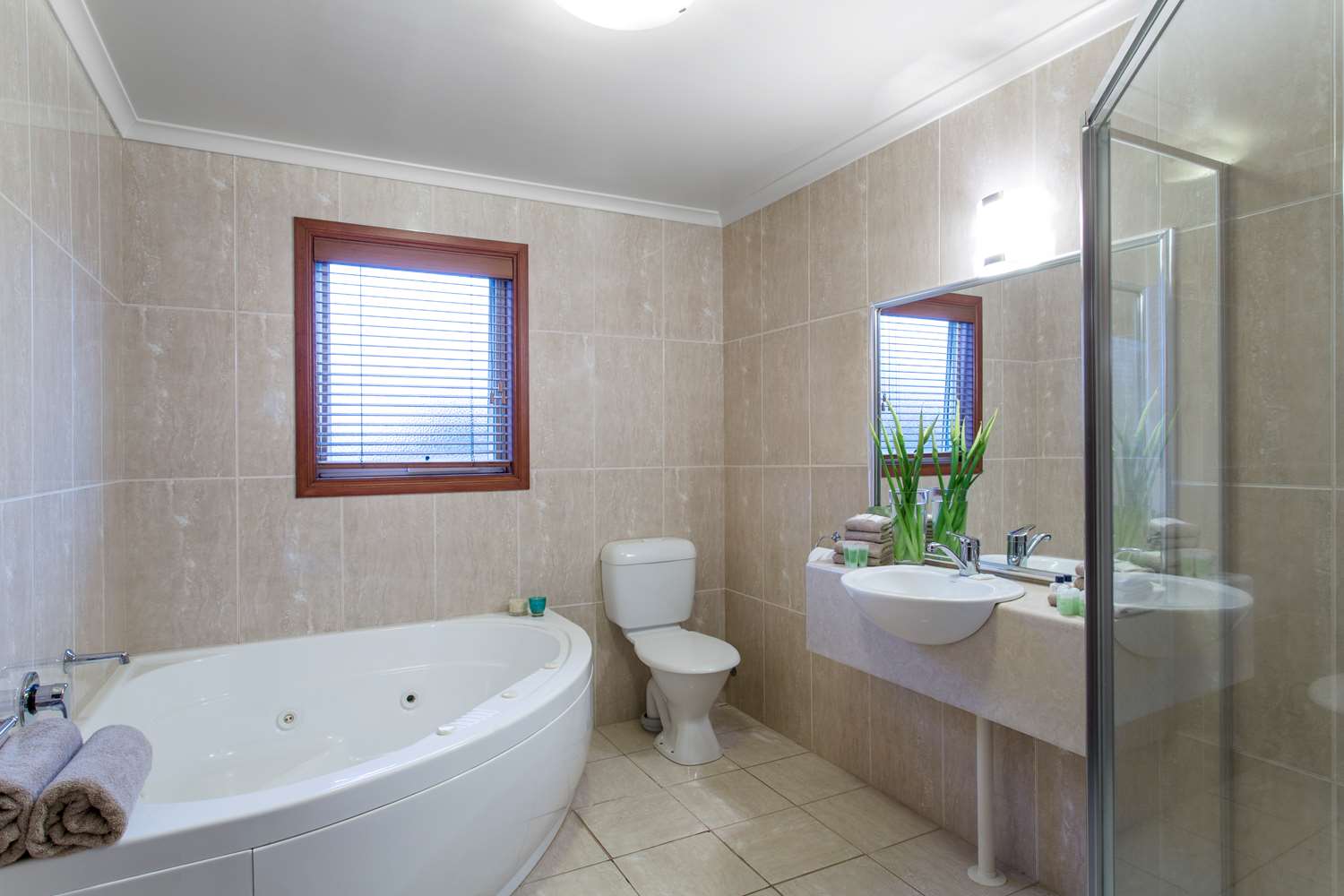 2 Bedrooms, Apartment, 3 Beds, Queen Bed, 2 Bathrooms 3/3