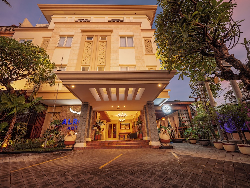 Alron Hotel Kuta Powered by Archipelago in Kuta (Bali)