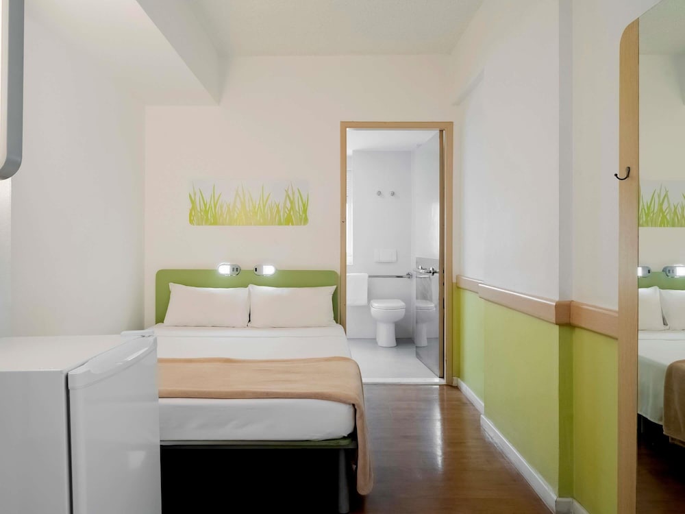 STANDARD, DOUBLE BED, ACCESSIBLE