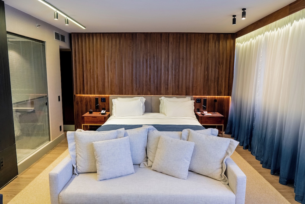 Royal King Suite
