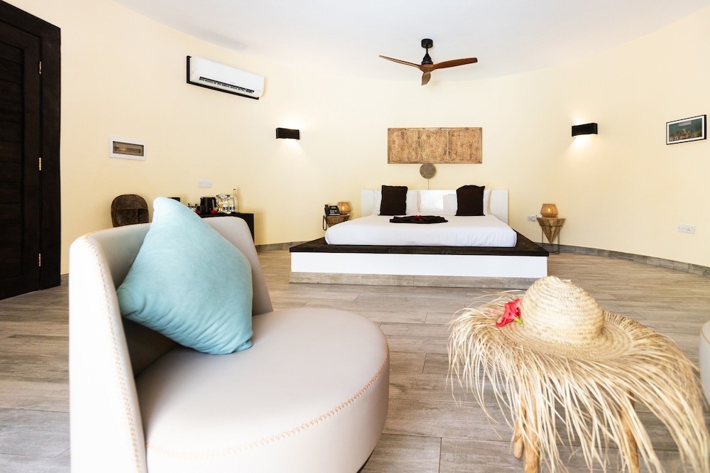 Blue Moon Resort 8/50