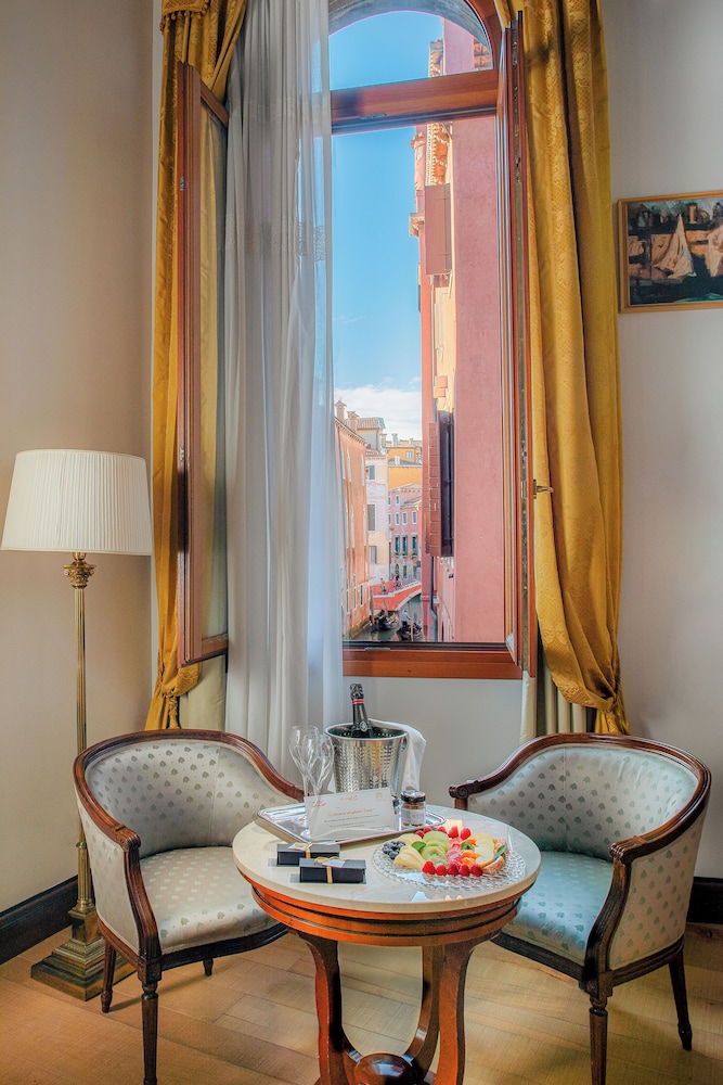 All Angelo Art Hotel 61/72