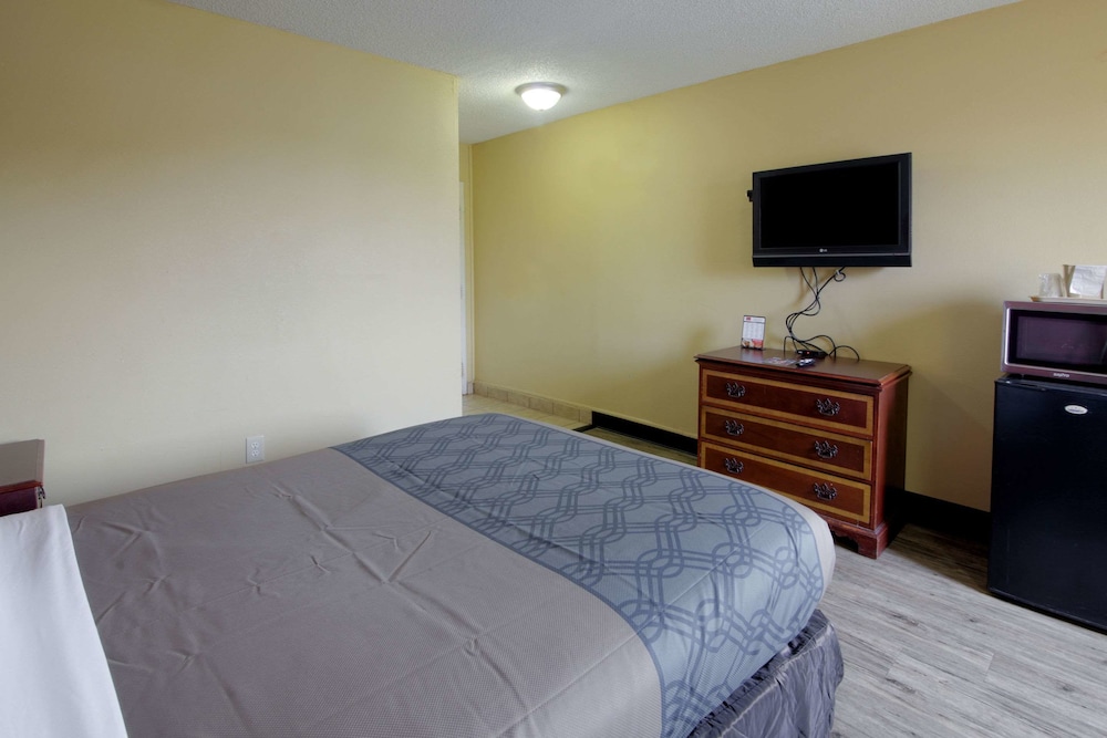 Econo Lodge Town Center 12/32