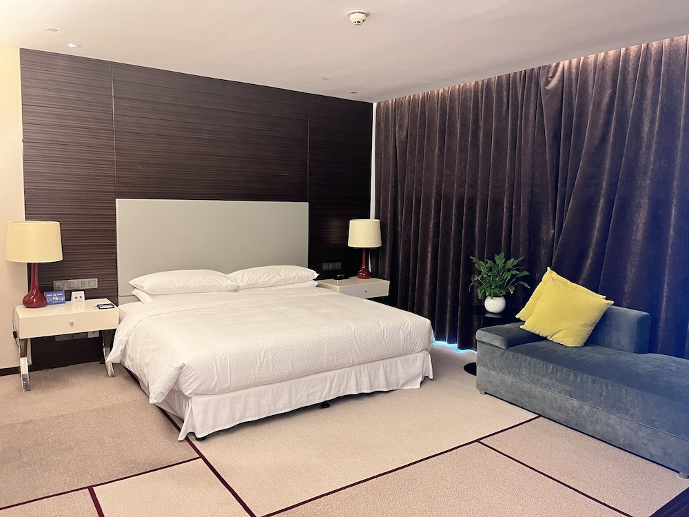 Superior, Suite, King Bed