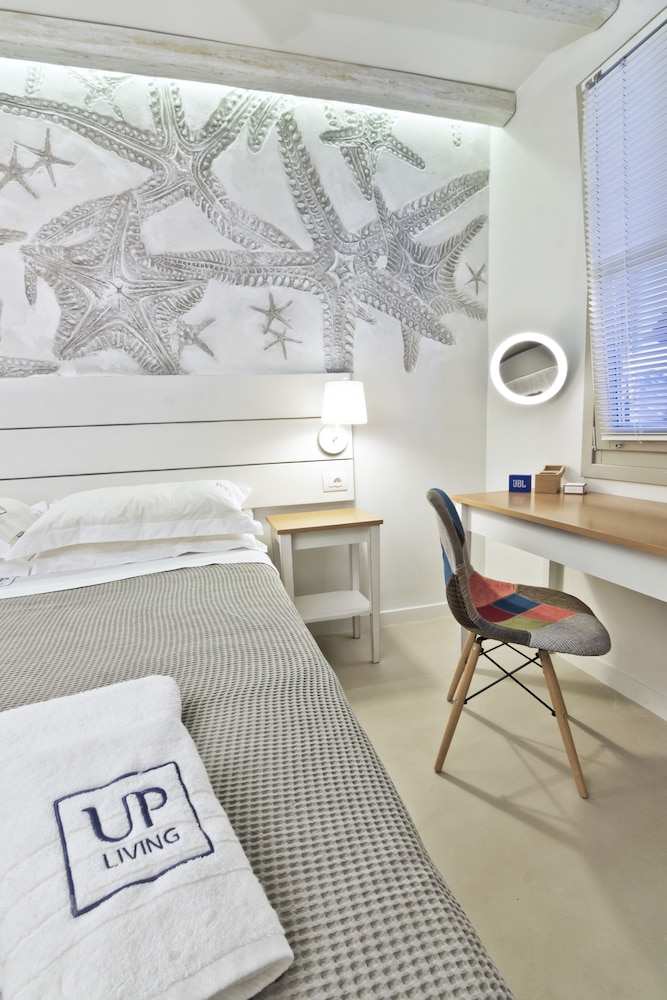 Lindos Comfy Suites 10/58