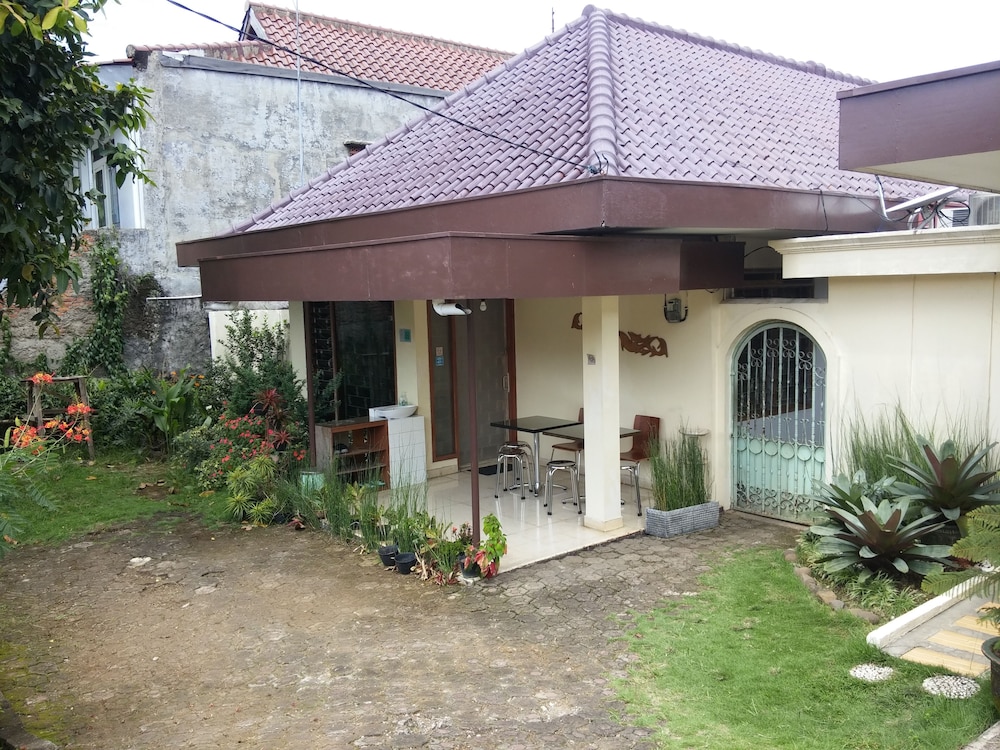 Gio Guesthouse Bogor 2/33