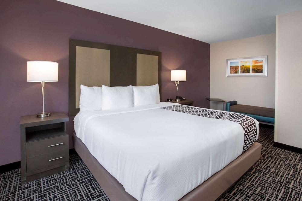 La Quinta Inn & Suites by Wyndham Wichita Airport 13/56