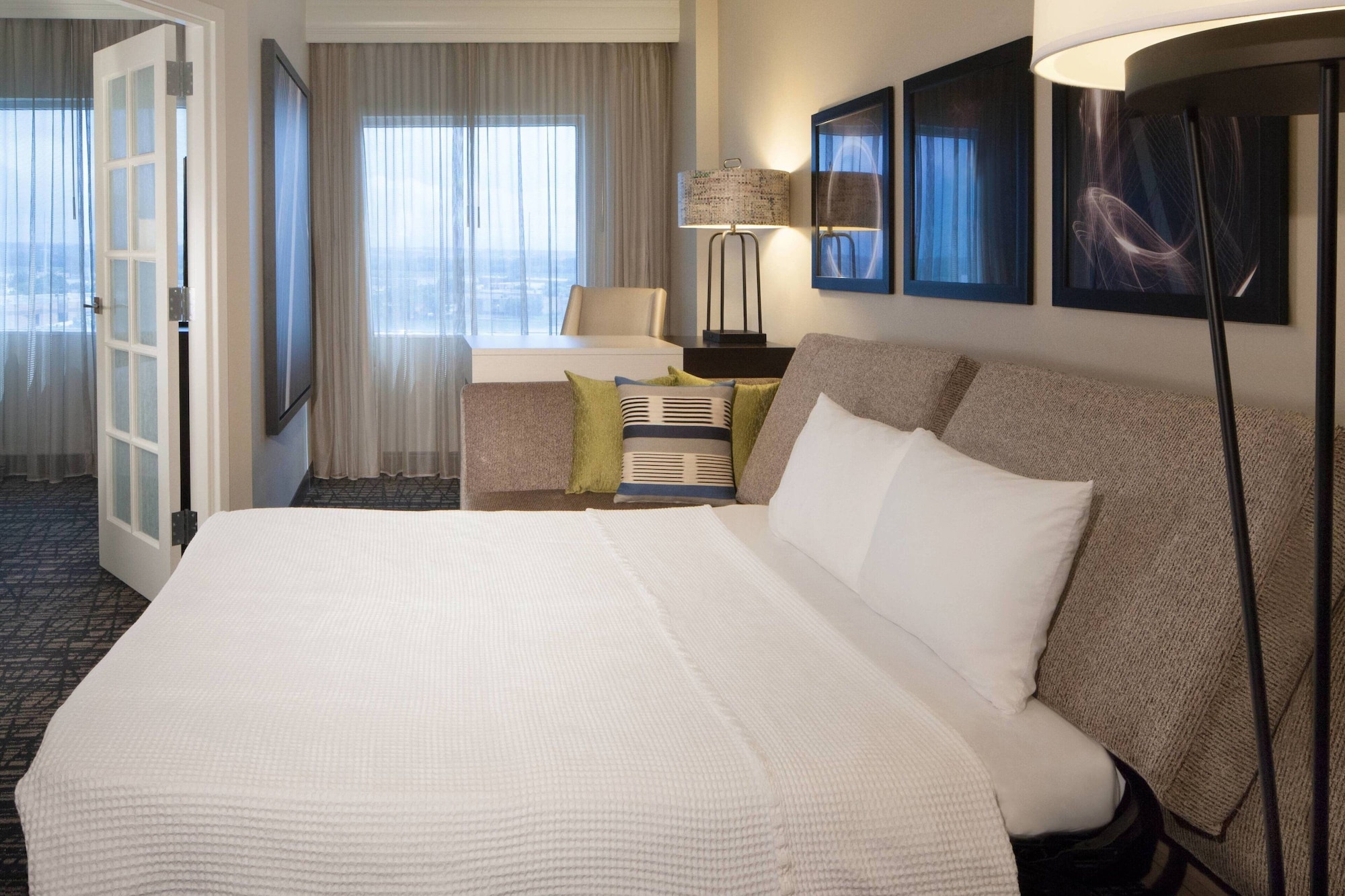 1 Bedroom, Suite, King Bed, Sofa