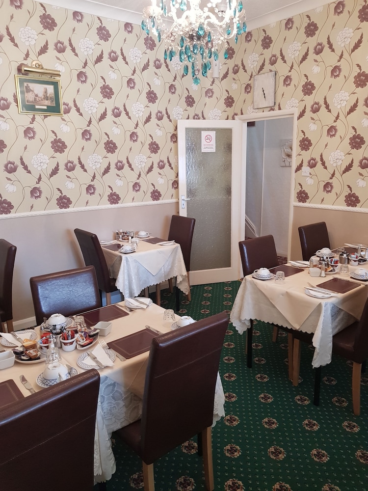 Thornhill Hotel 40/50