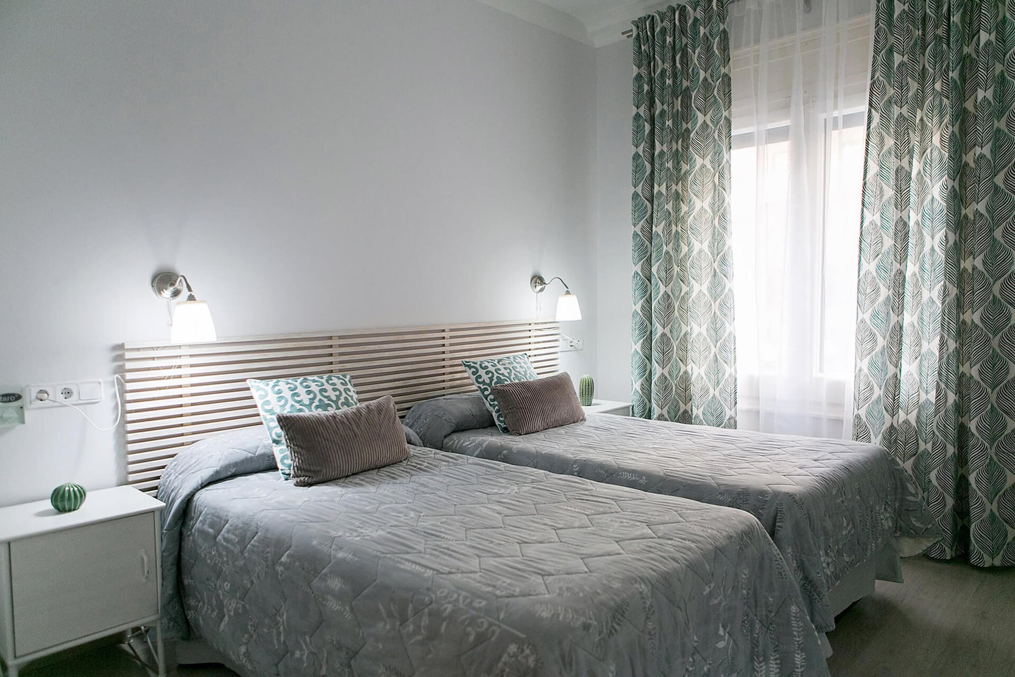 EXTERIOR, TWIN BEDS, SHARED BATHROOM