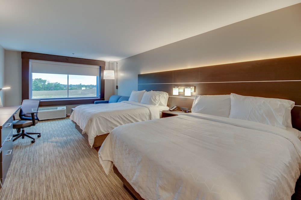Holiday Inn Express & Suites Union City 14/47