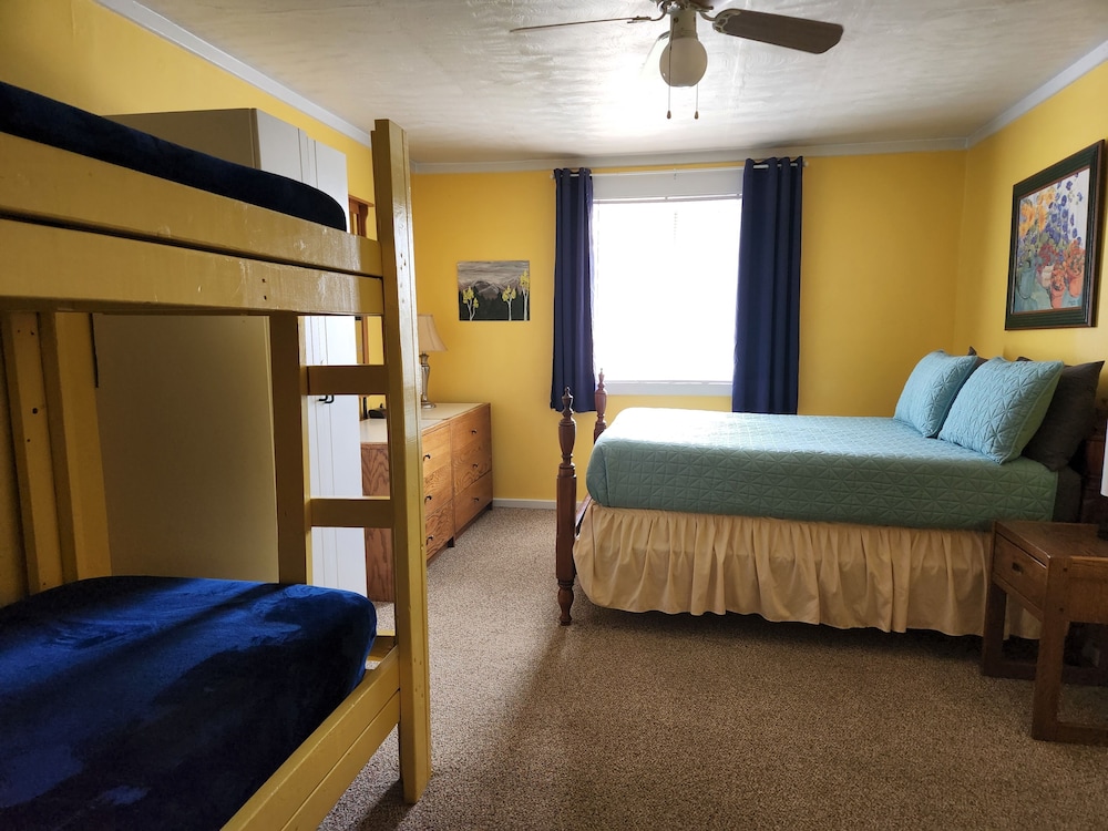 Inn the Clouds Hostel & Inn 13/75