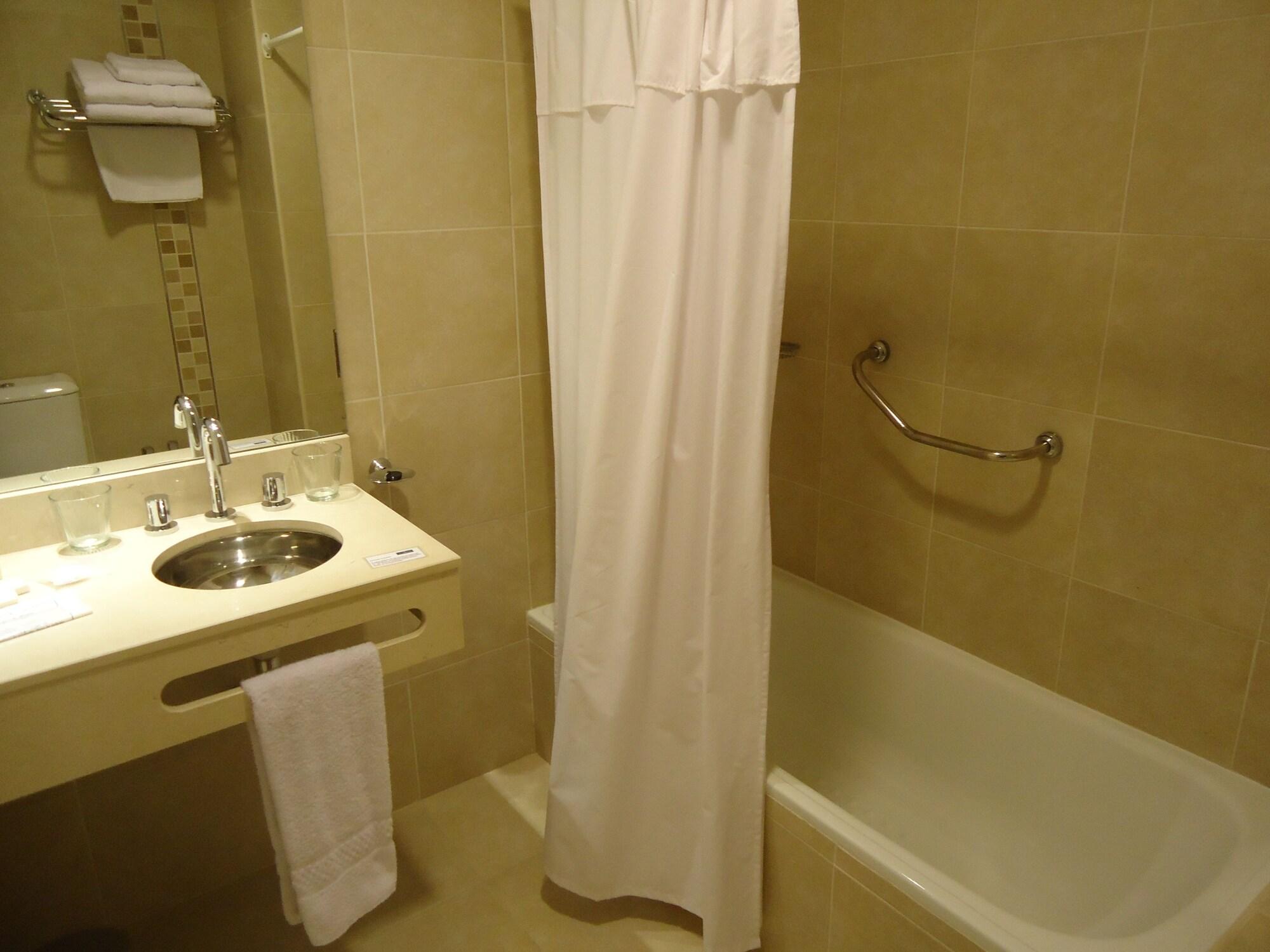 Puerto Amarras Hotel & Suites 18/19