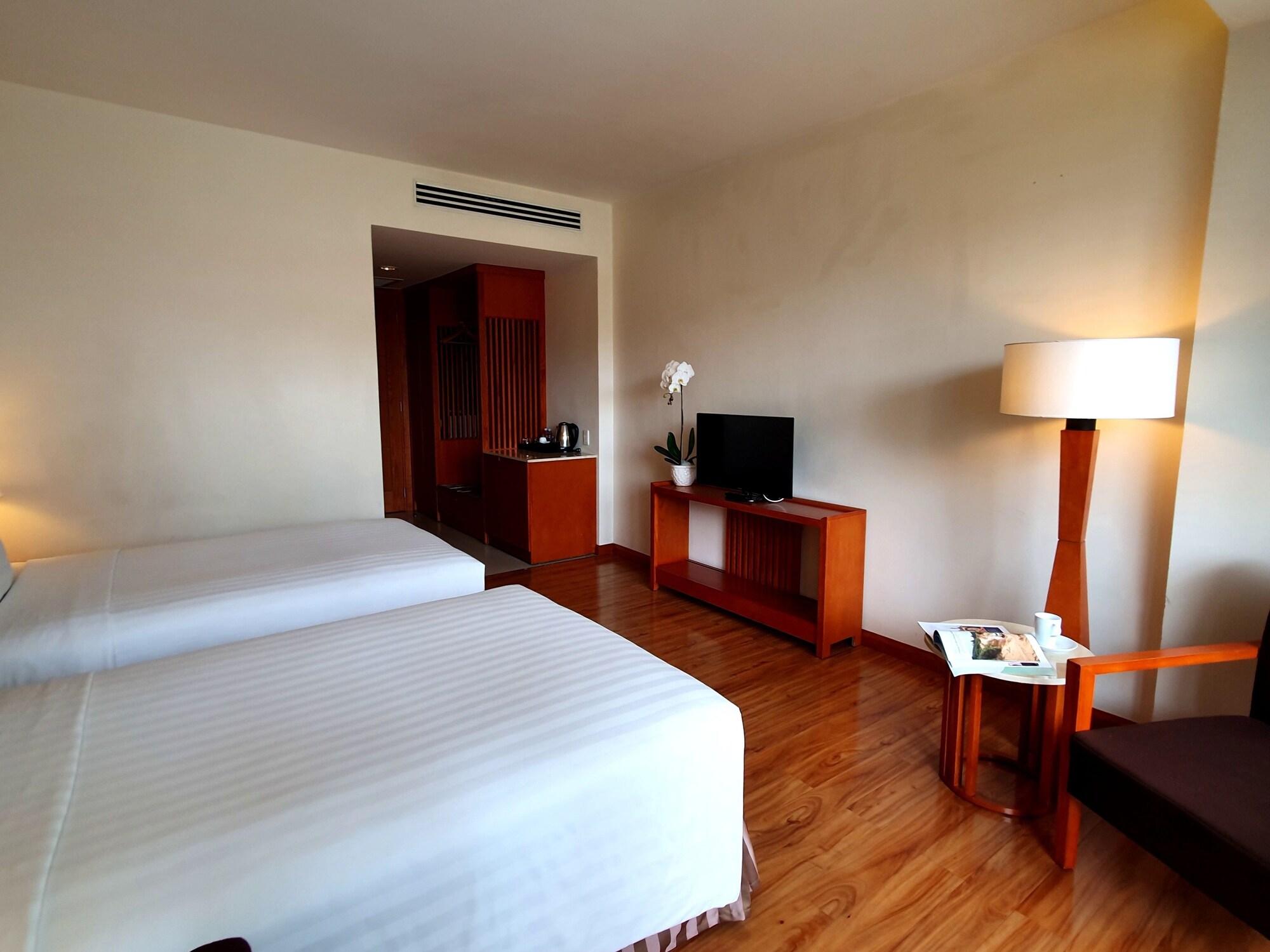 Senior, Deluxe, Double Bed، Saigon Hotel 5/8