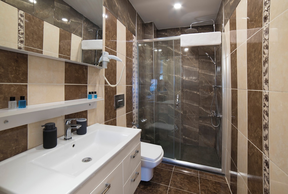 Zendy Suite Hotel 87/88