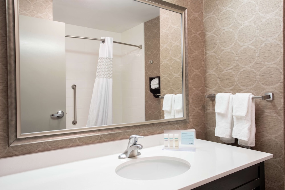 Hampton Inn Philadelphia/Voorhees 12/40
