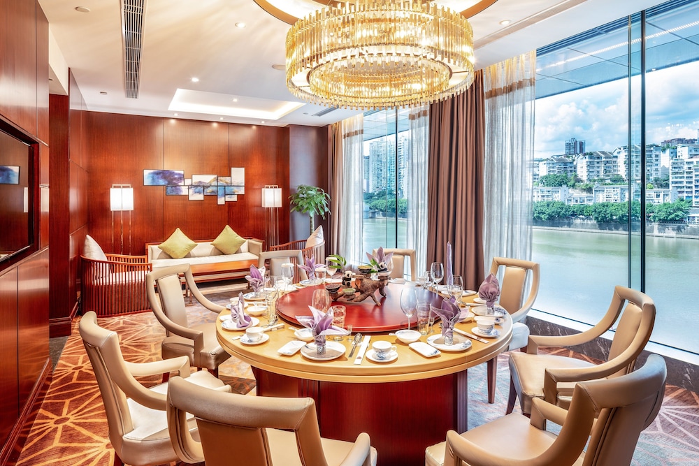 Holiday Inn Neijiang Riverside 61/81