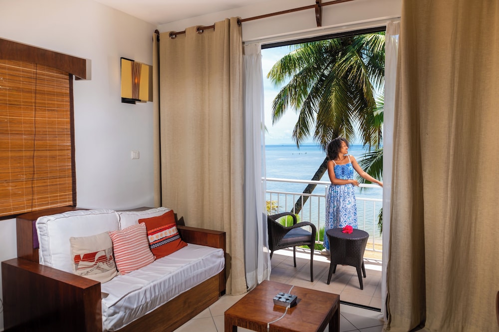 غرفة سوبيريور بسرير كينج بإطلالة على البحر بشرفة، Mantis Soanambo hotel and Spa Sainte Marie 4/7