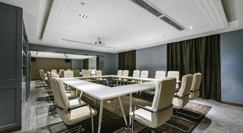 Magnotel Hotel (Dongxing Guomen Port) 38/50