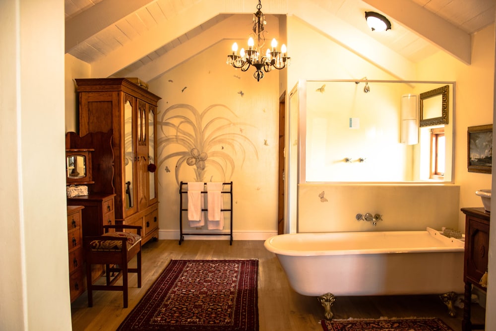 Paternoster Manor 6/36