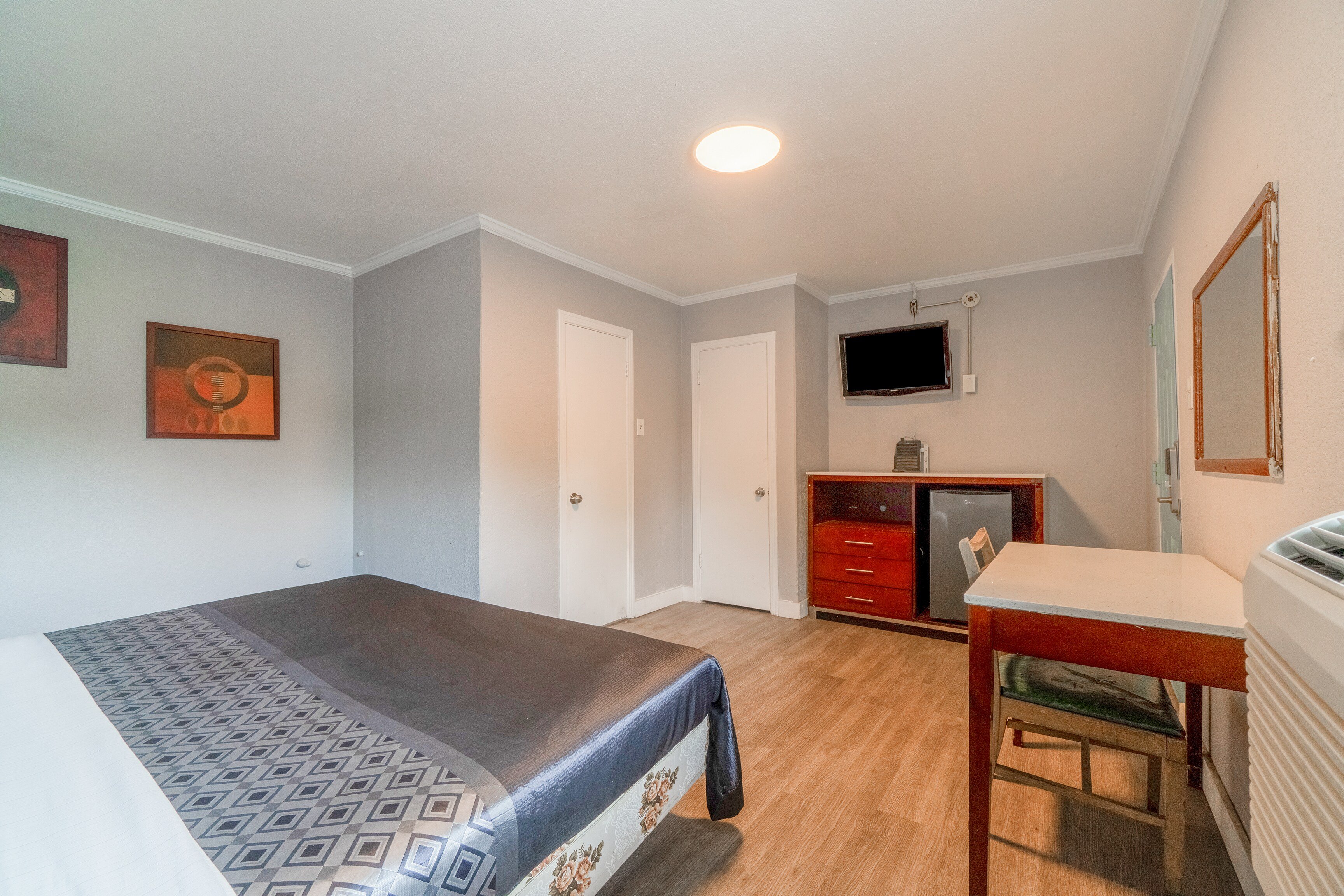 King Bed Non-Smoking, Alamo Oasis Inn and Suites By OYO San Antonio 8/9