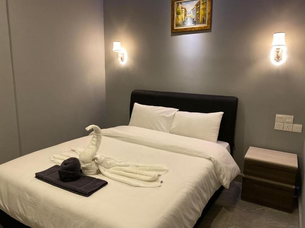 DELUXE, QUEEN BED