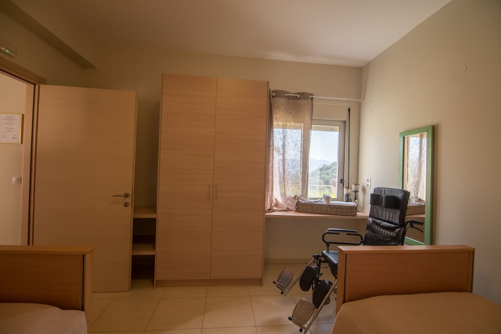 Aksos suites Accessible Accommodation 28/44