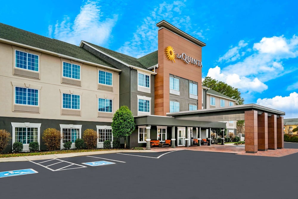 La Quinta Inn And Suites By Wyndham Cookeville 32/35
