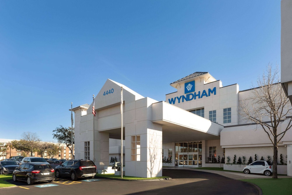 Wyndham DFW Airport 36/41